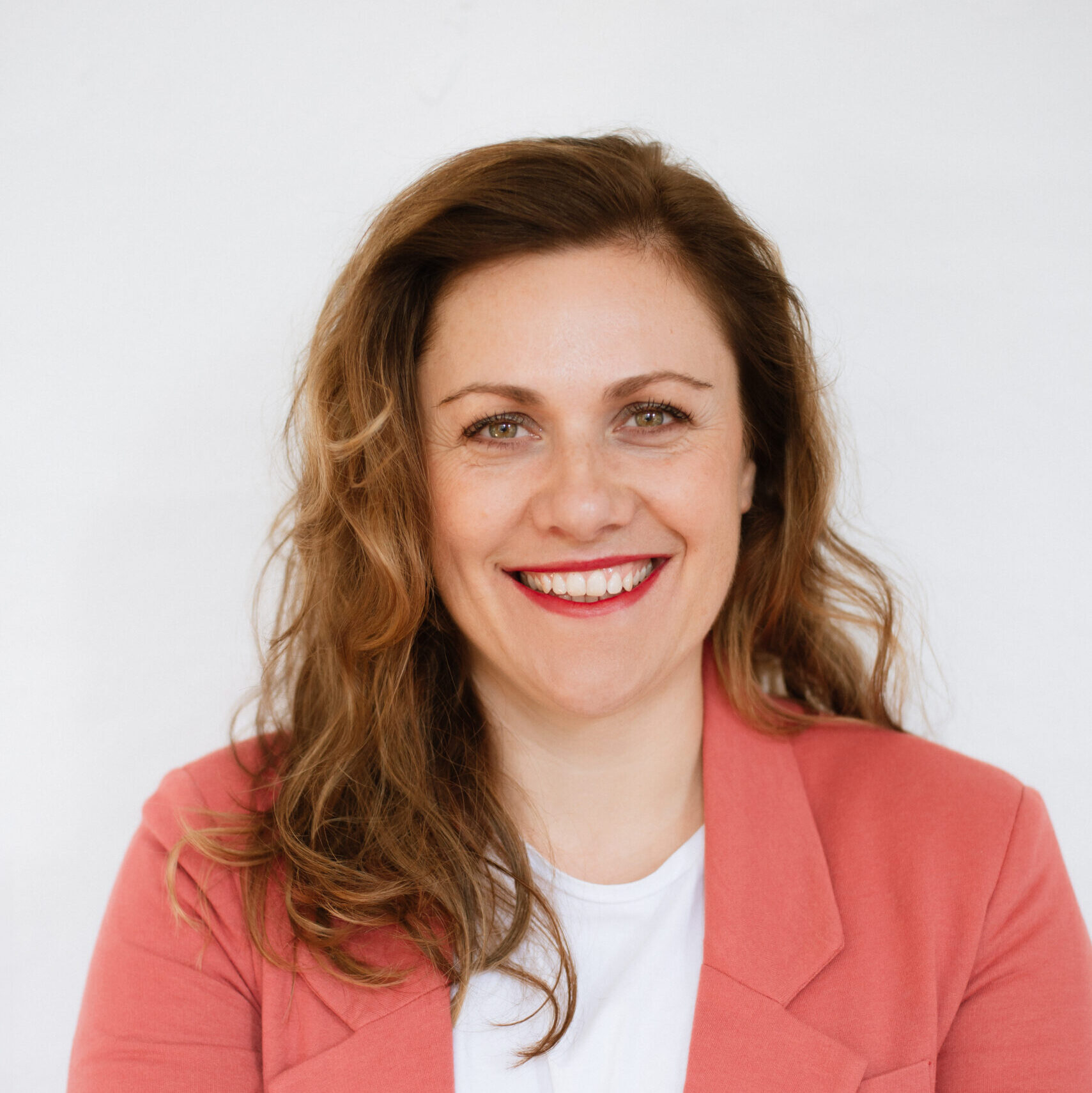 Natalie Lange Vice President, People and Culture - AVOW