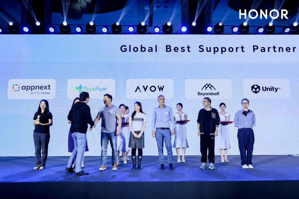 We’re Honored! AVOW Receives Prestigious Award from Strategic Partner HONOR
